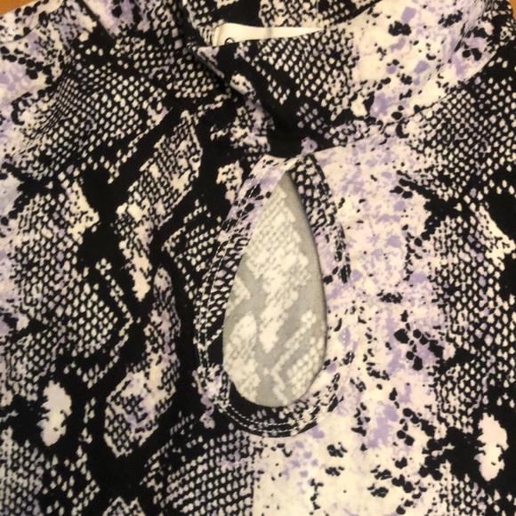 NWT Eye Candy Long sleeve Key hole Snakeskin top - Picture 7 of 7